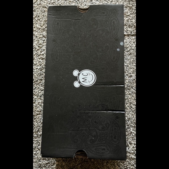 ✨ 3x HP ✨ BNIB ✨ LE ✨ Smiley Miley Cyrus Short/Classic Sneakers ✨ - Picture 14 of 15